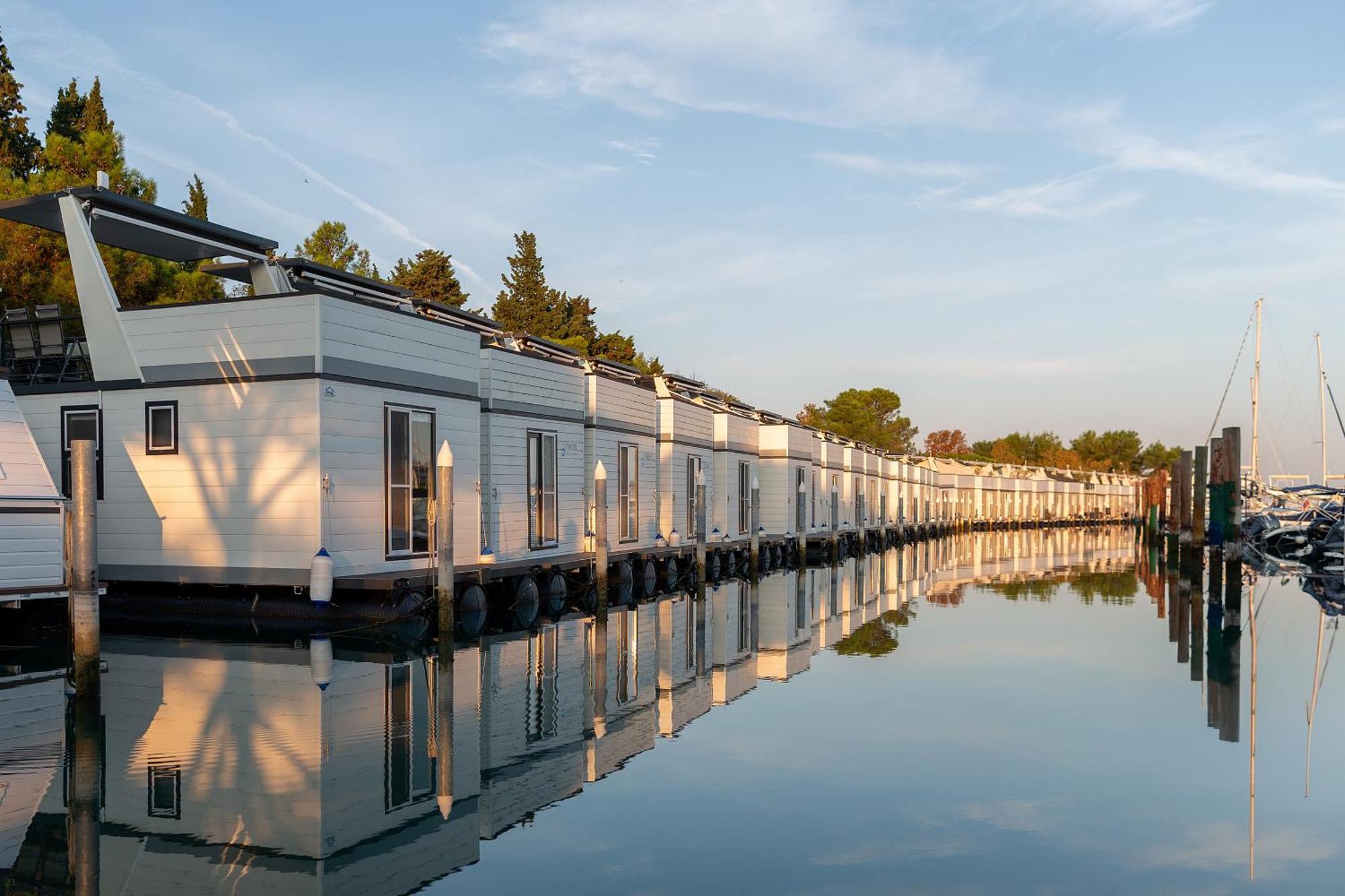 Floating Sea House Shark 3 Lägenhet Portorož Exteriör bild