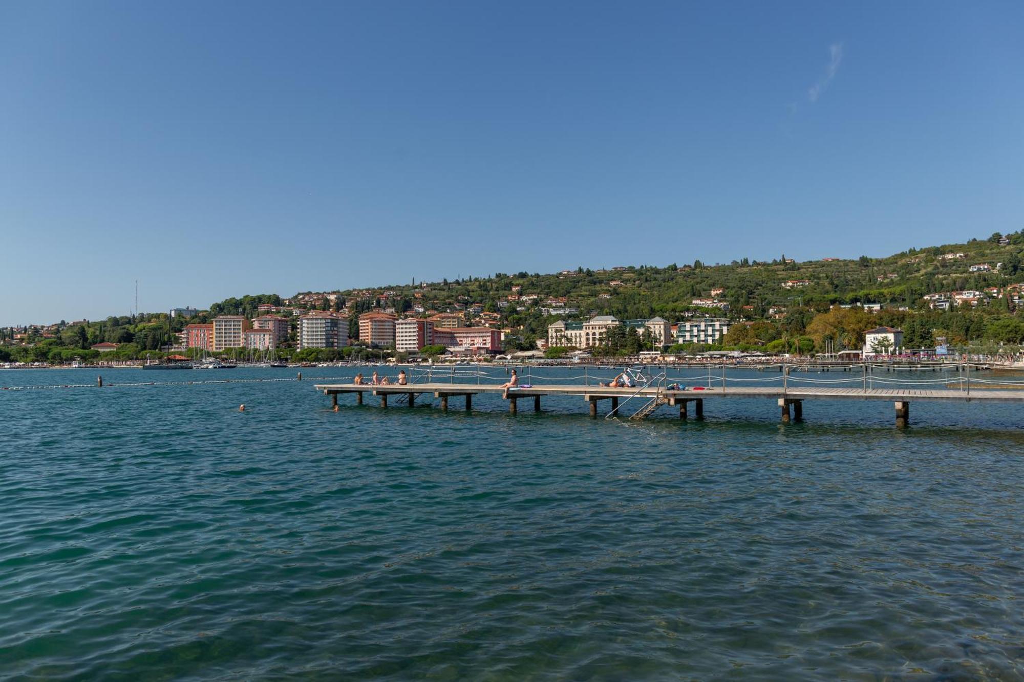 Floating Sea House Shark 3 Lägenhet Portorož Exteriör bild