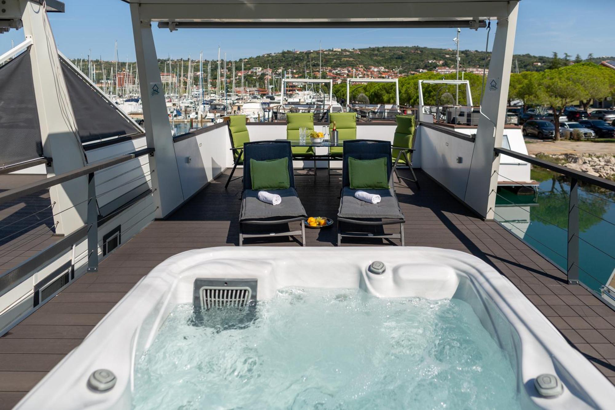 Floating Sea House Shark 3 Lägenhet Portorož Exteriör bild